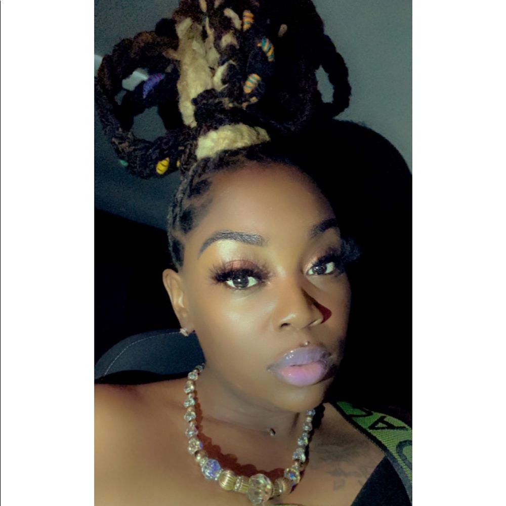 Meet your Posher, Sade